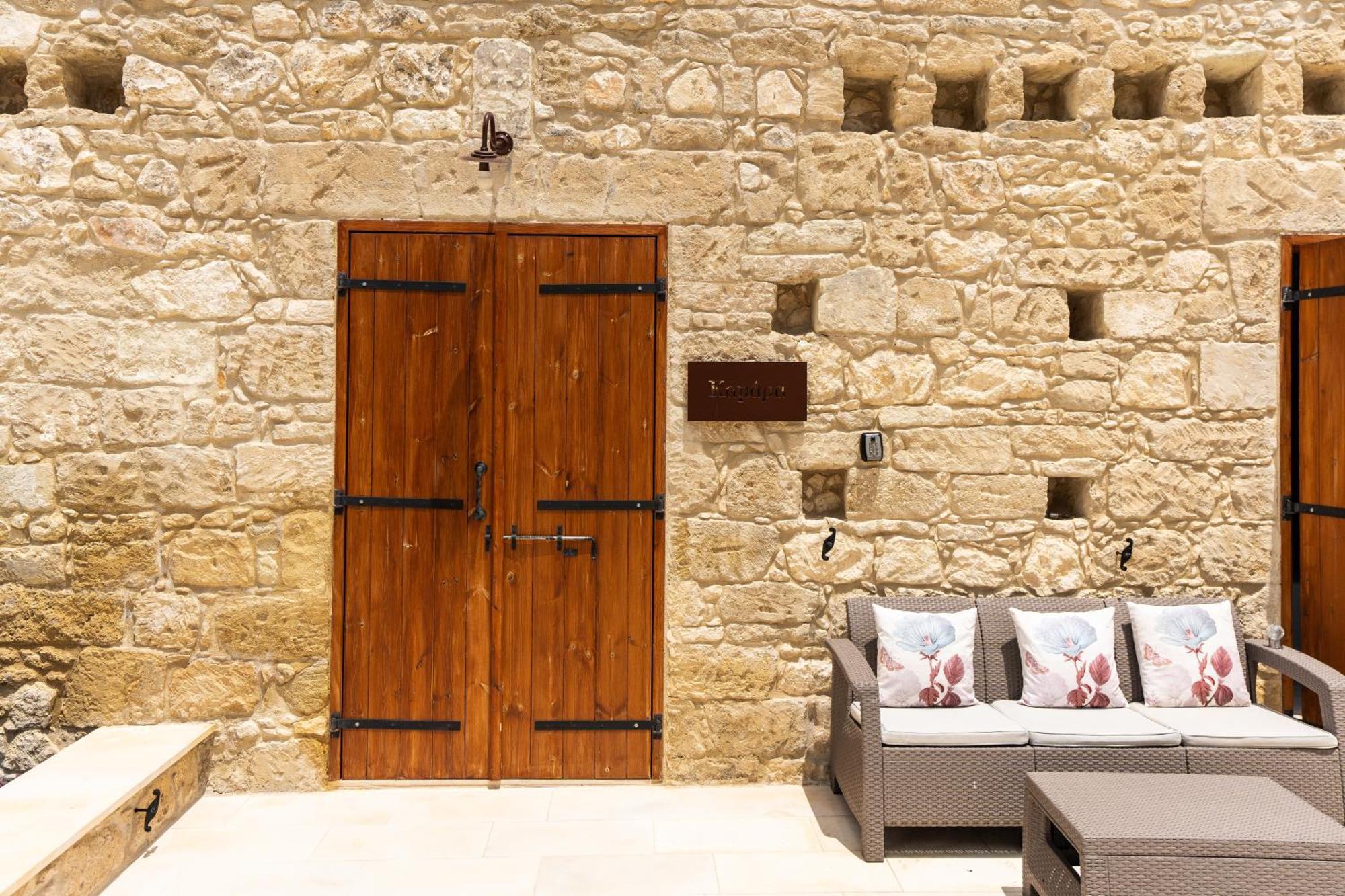 Harma Traditional Boutique Suites Paphos Habitación foto