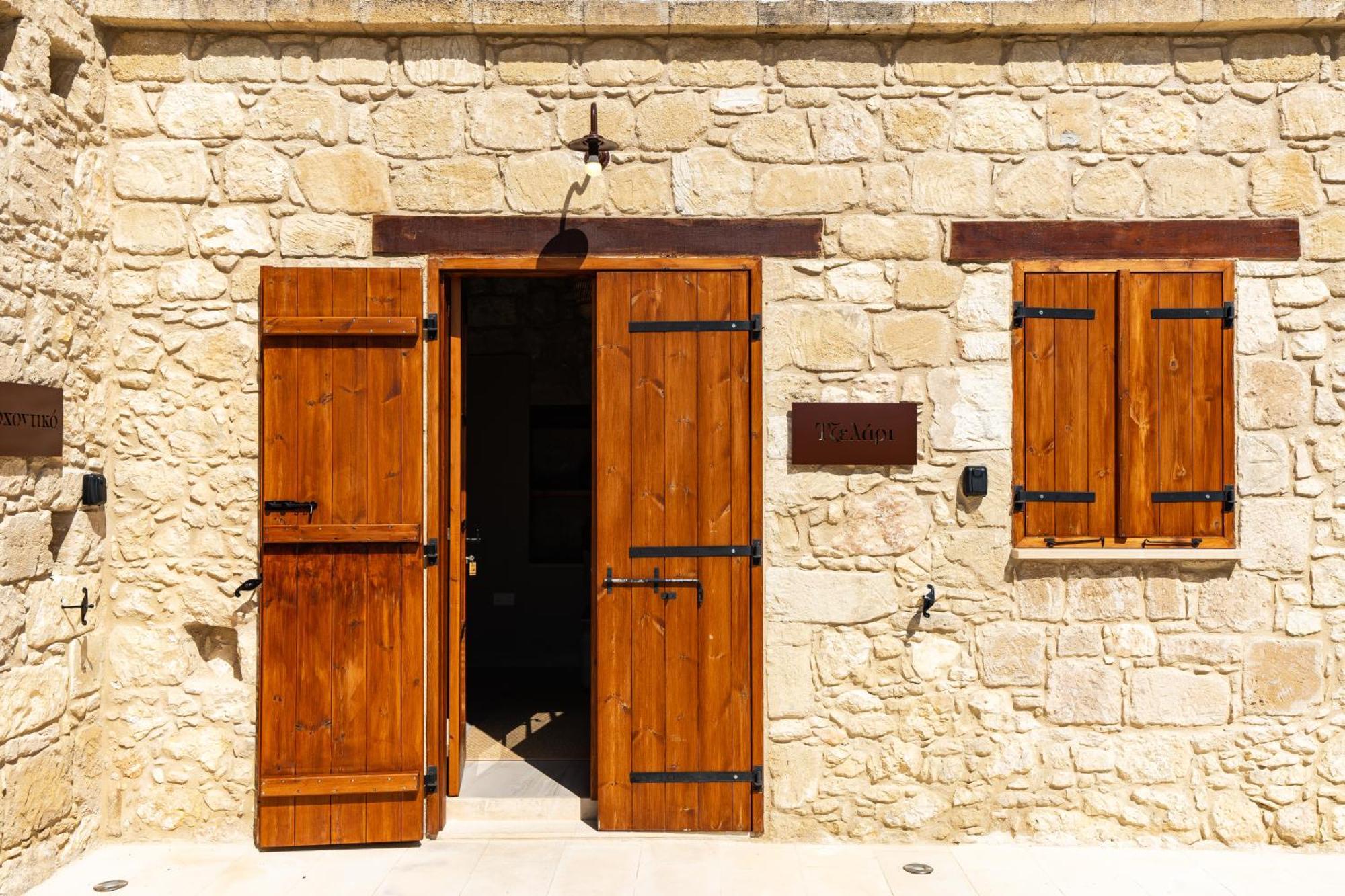 Harma Traditional Boutique Suites Paphos Habitación foto