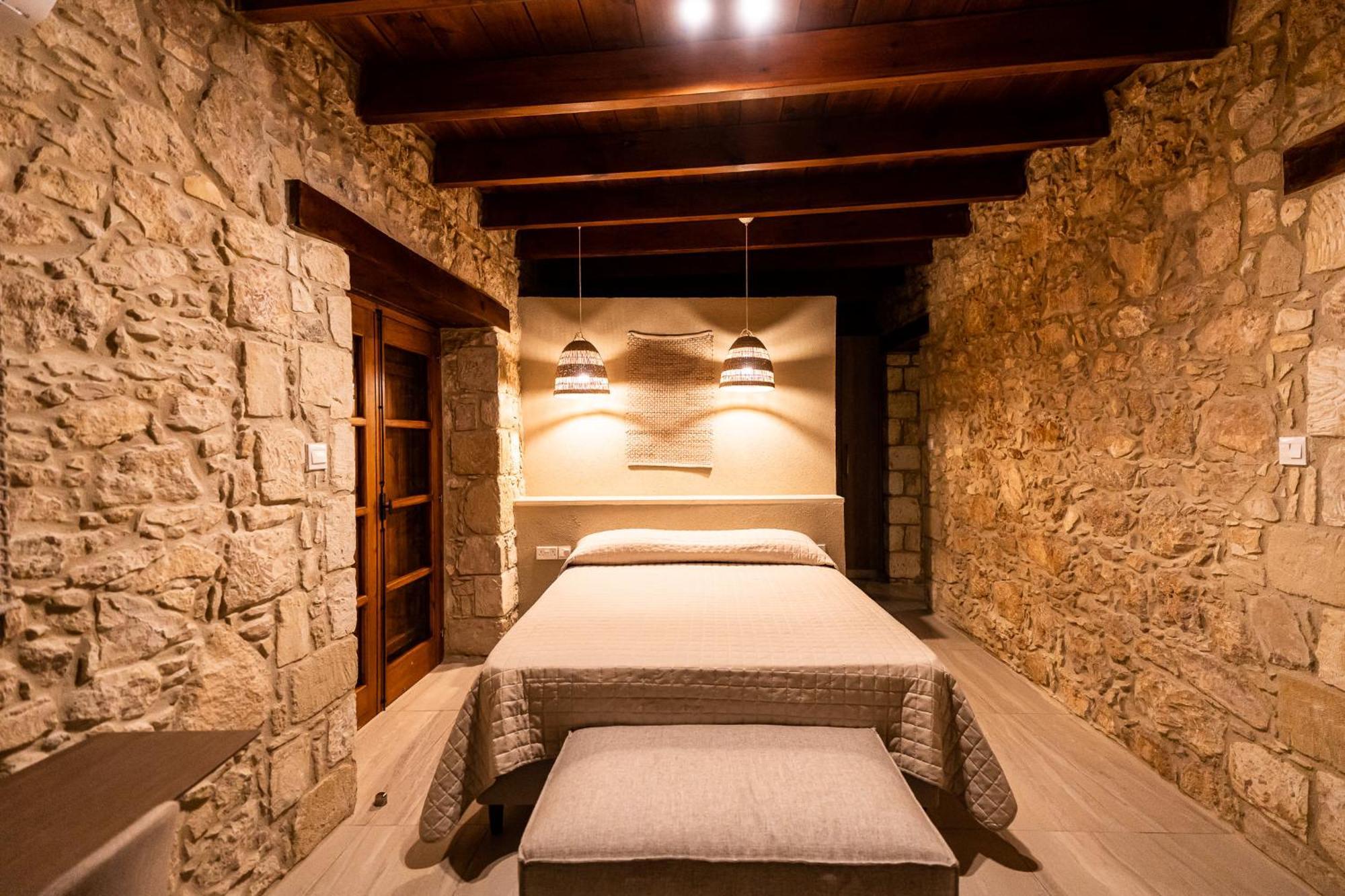Harma Traditional Boutique Suites Paphos Habitación foto