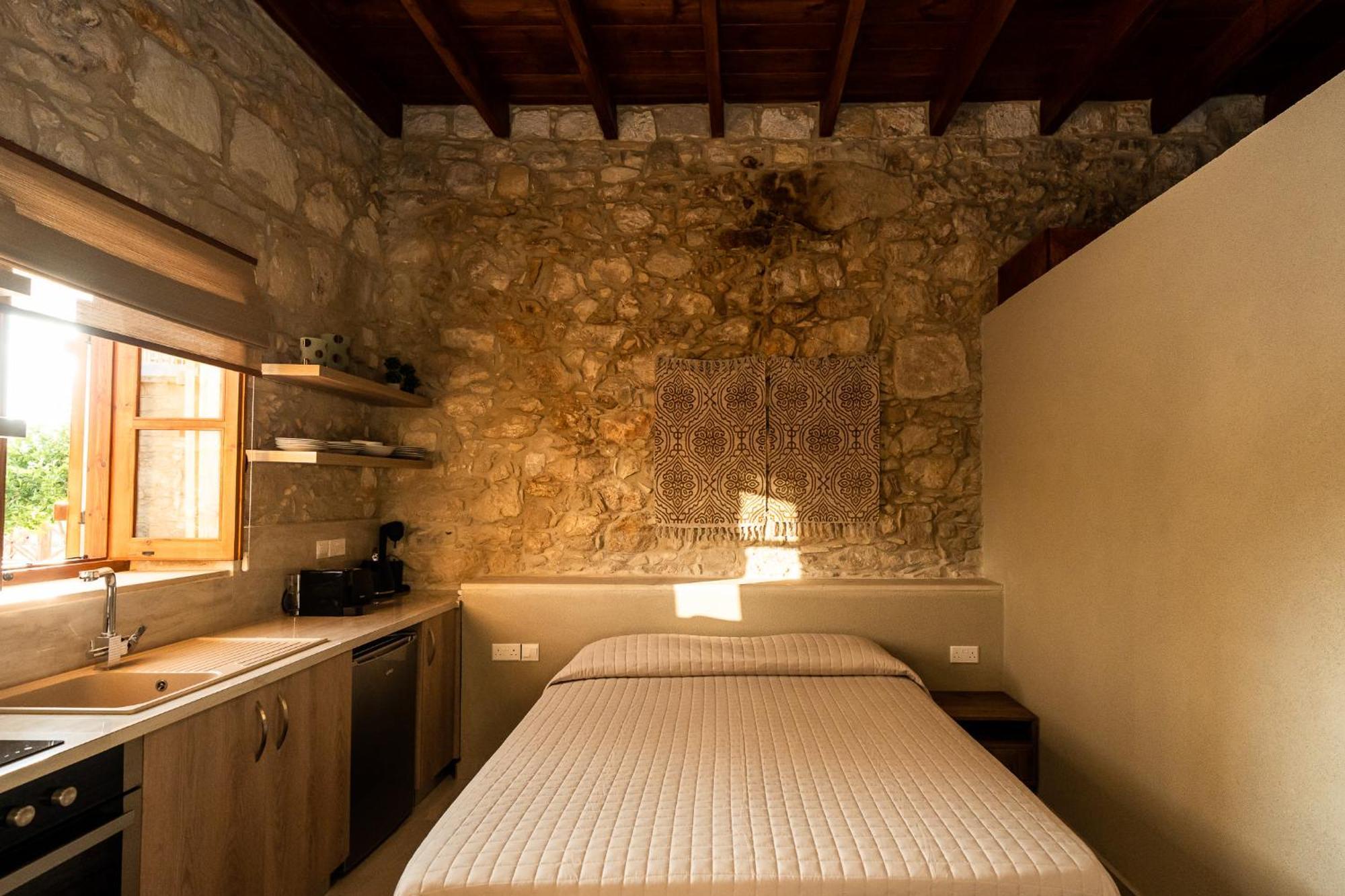Harma Traditional Boutique Suites Paphos Habitación foto