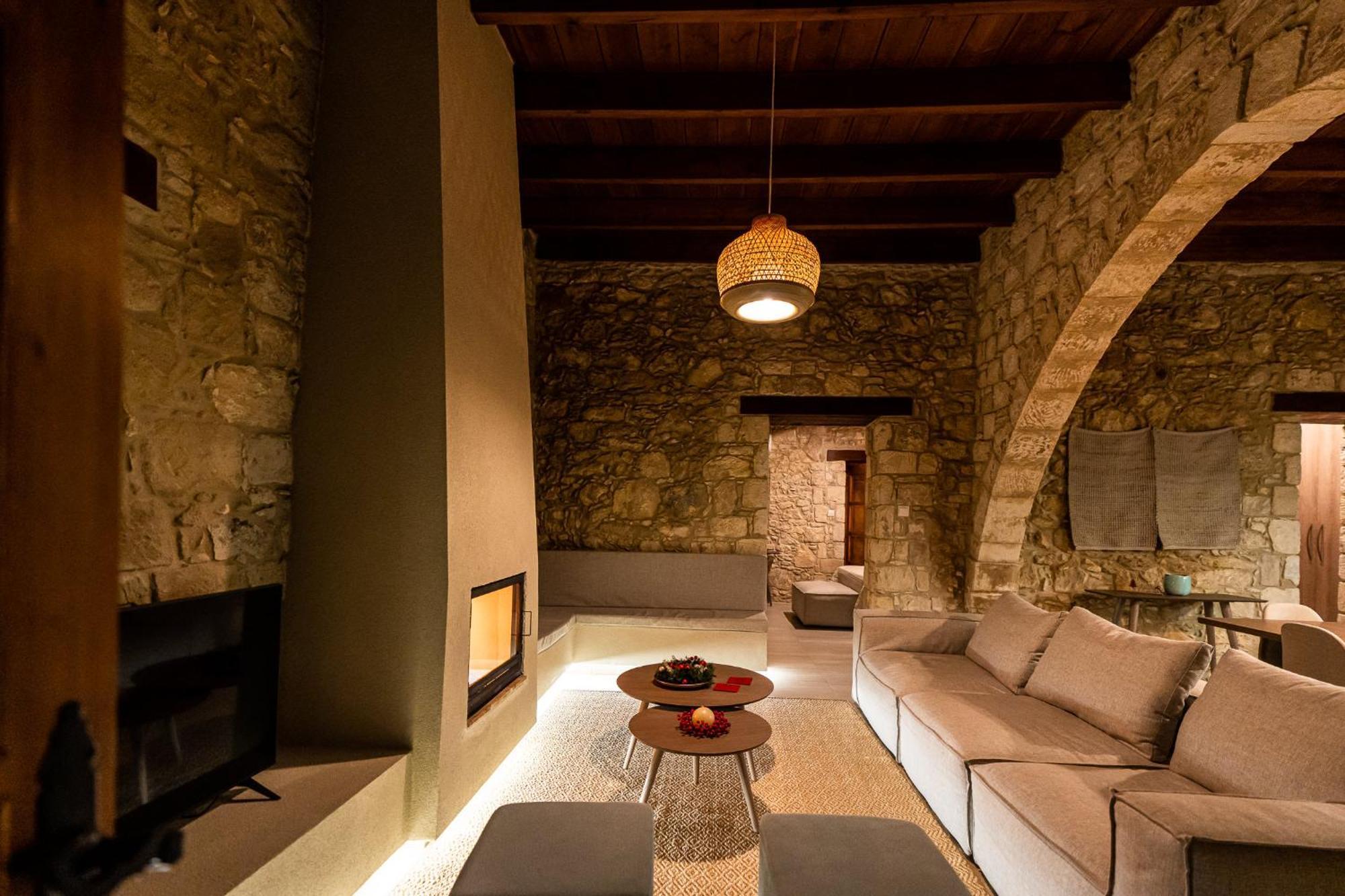 Harma Traditional Boutique Suites Paphos Habitación foto