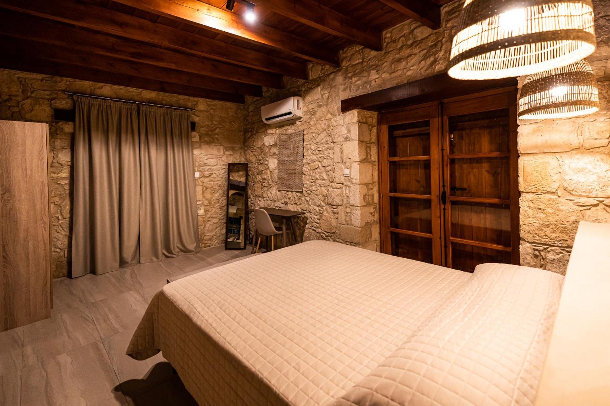 Harma Traditional Boutique Suites Paphos Habitación foto