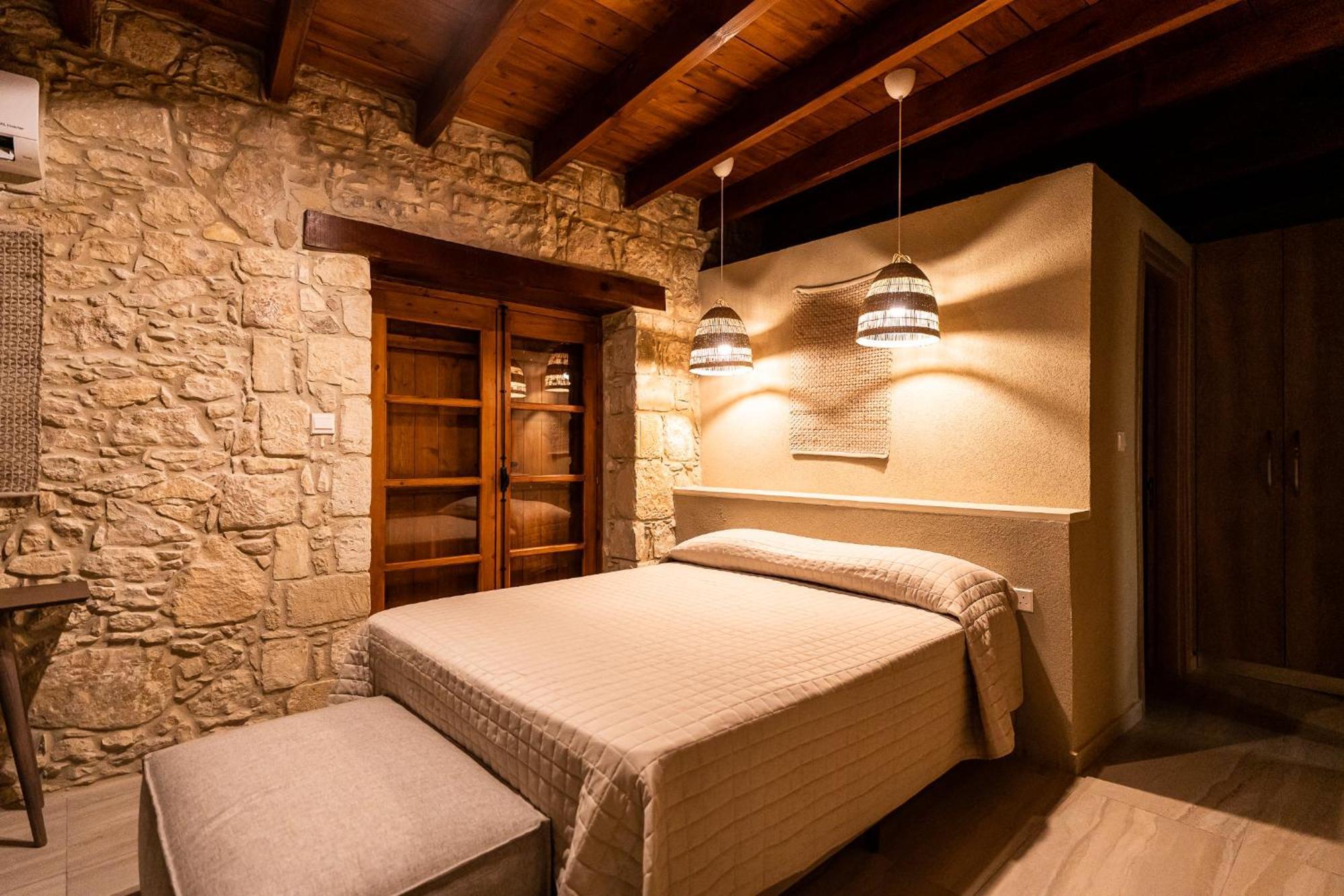 Harma Traditional Boutique Suites Paphos Habitación foto