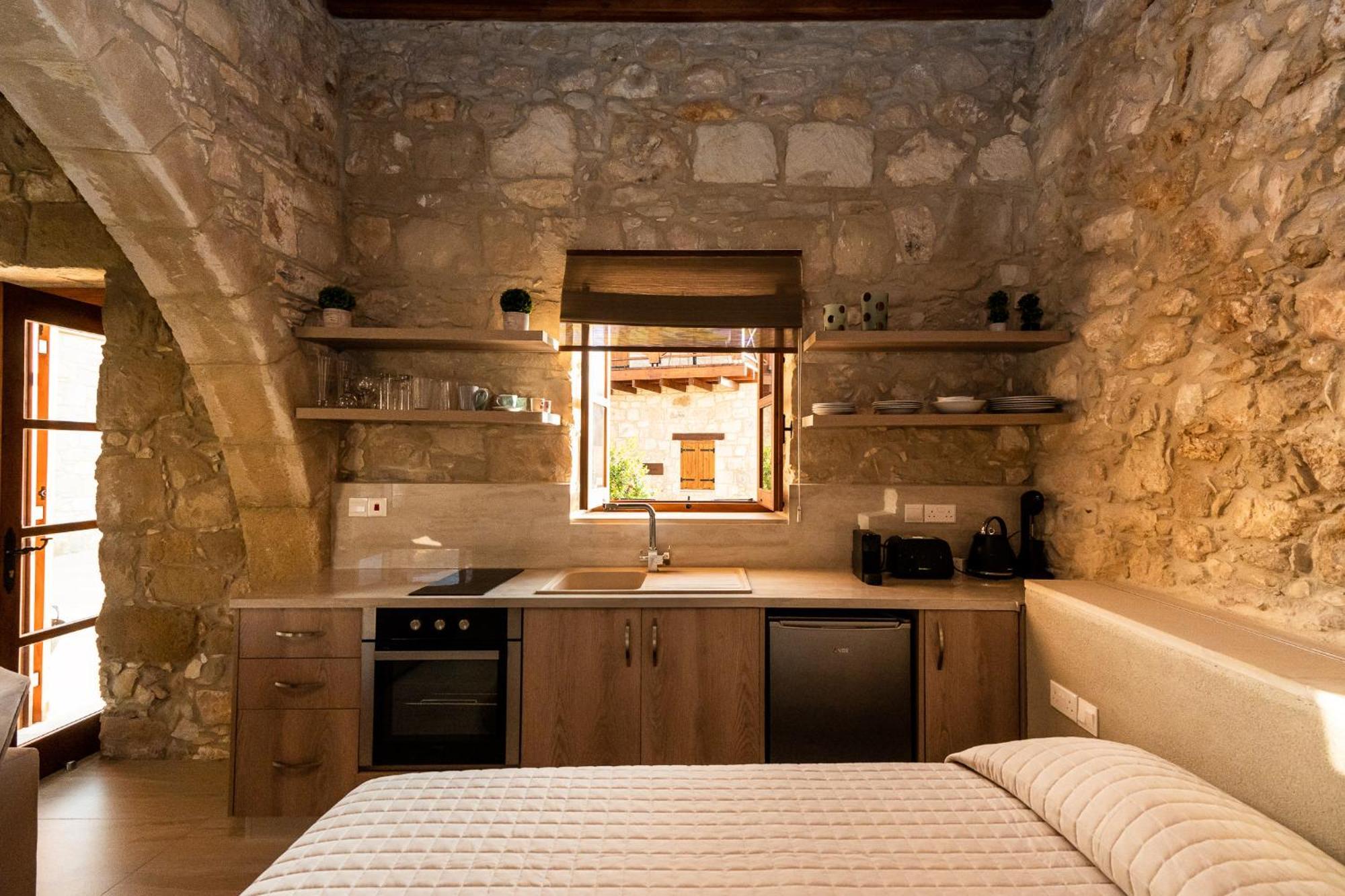 Harma Traditional Boutique Suites Paphos Habitación foto