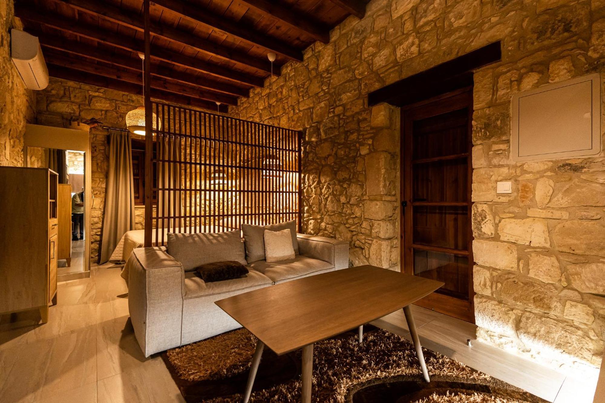 Harma Traditional Boutique Suites Paphos Habitación foto