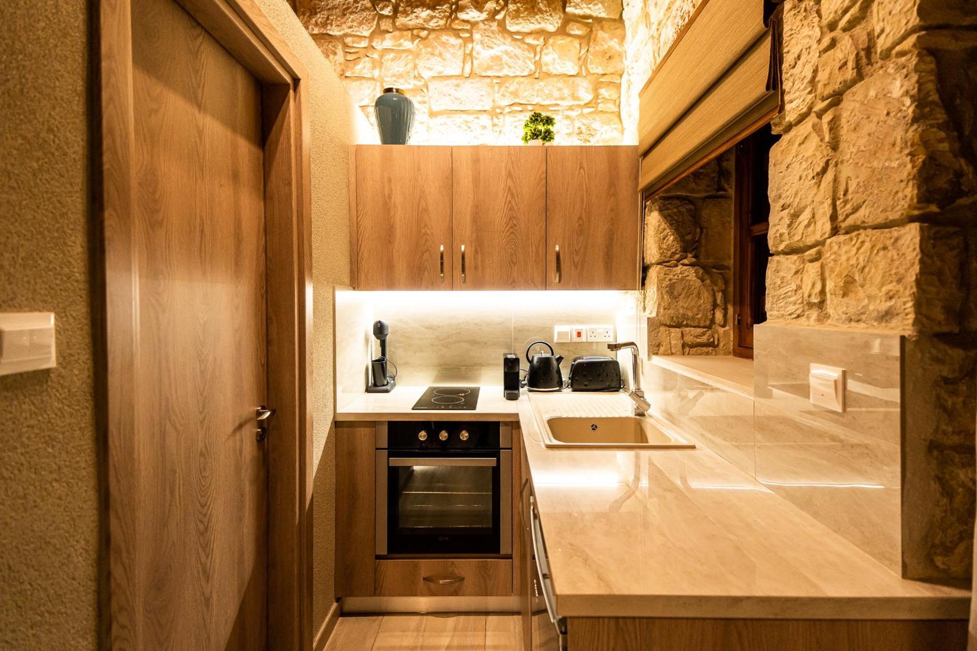 Harma Traditional Boutique Suites Paphos Habitación foto