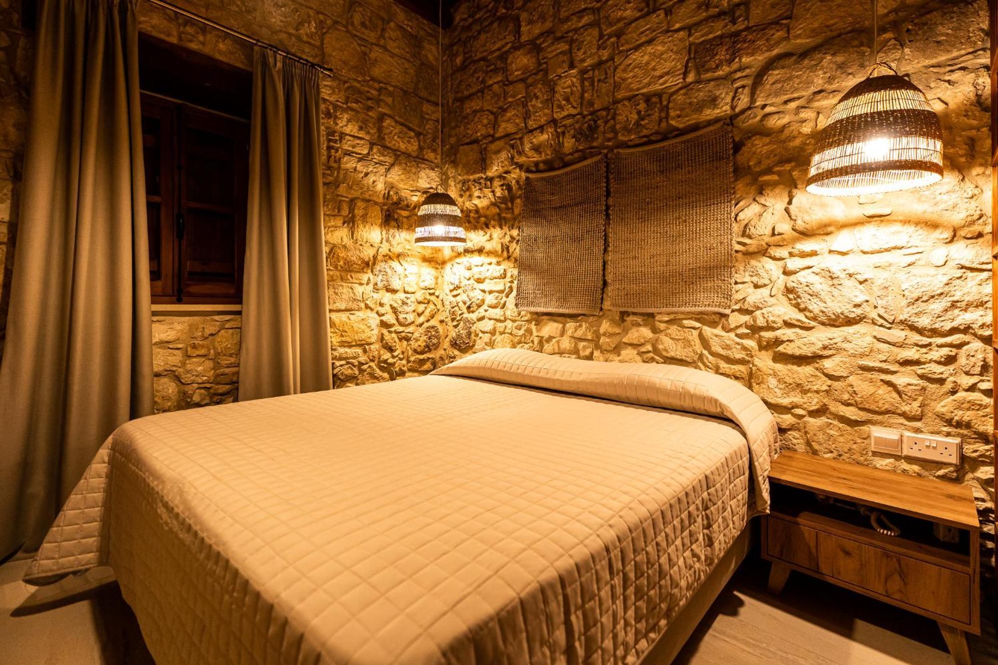 Harma Traditional Boutique Suites Paphos Habitación foto